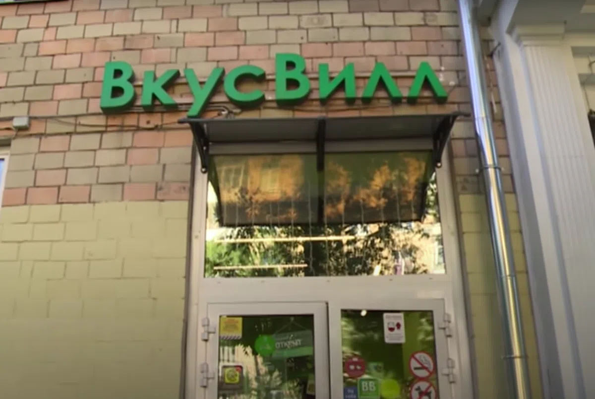 Однополая семья из рекламы «ВкусВилла» уехала в Барселону