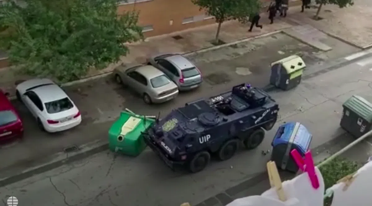 Испанская полиция использовала бронетранспортер для подавления беспорядков