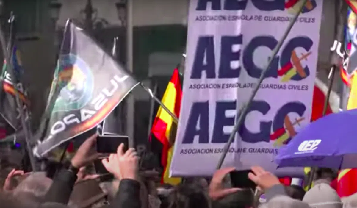 Испанские полицеские вышли на акцию протеста