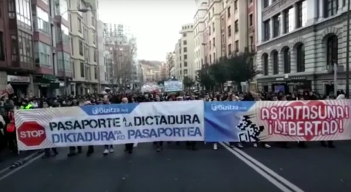 В Бильбао прошла акция протеста против ковид-паспортов