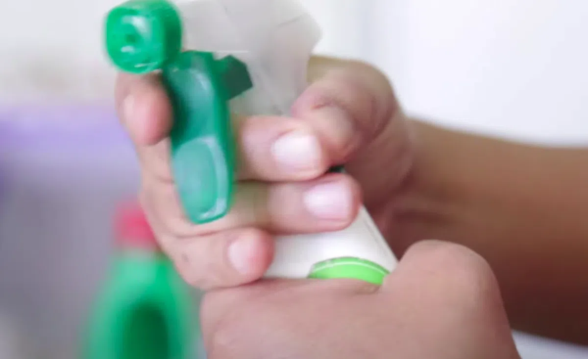 В Мадриде учитель брызнул хлоркой в глаза ученице