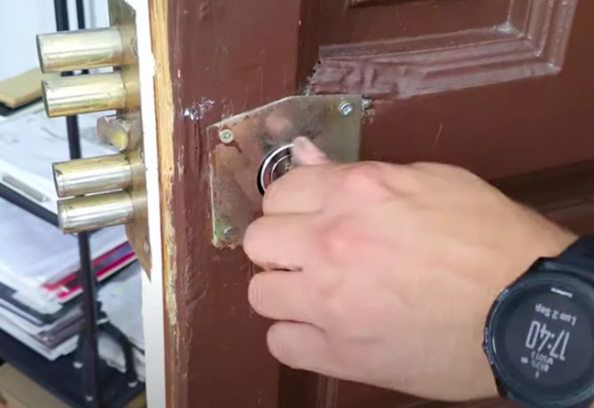Испанка заплатила 1077 евро, чтобы попасть в свою квартиру на Новый год