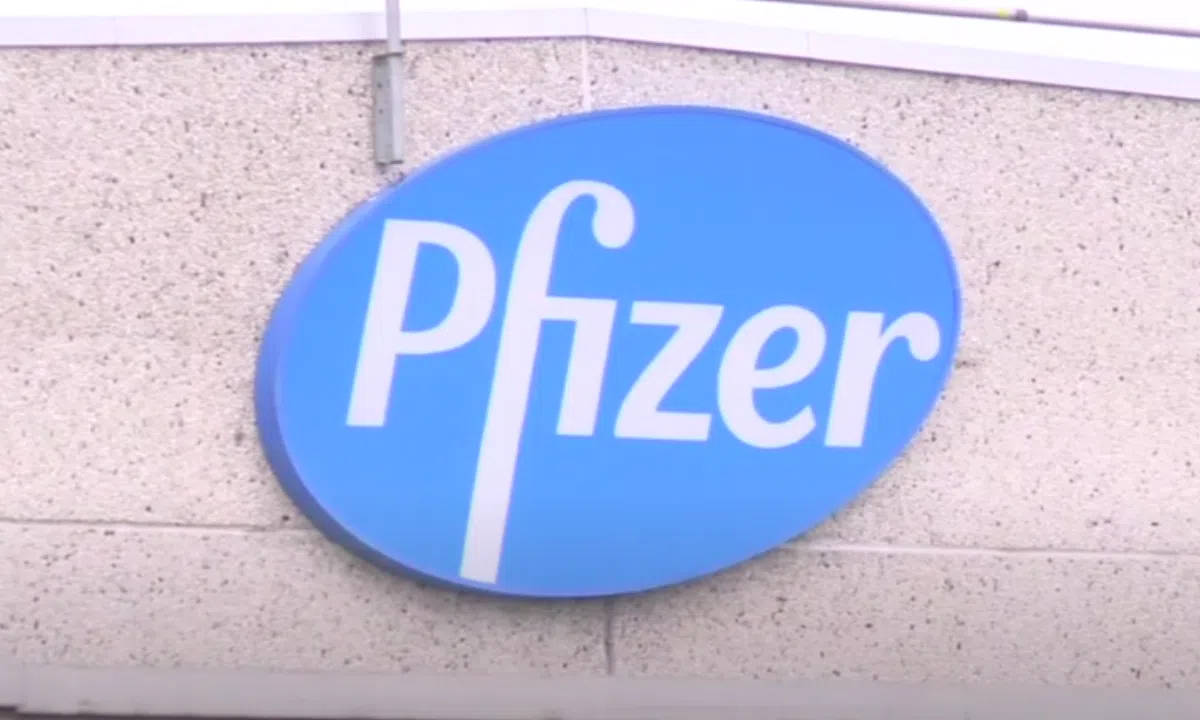 Pfizer сократит поставки вакцины в Европу