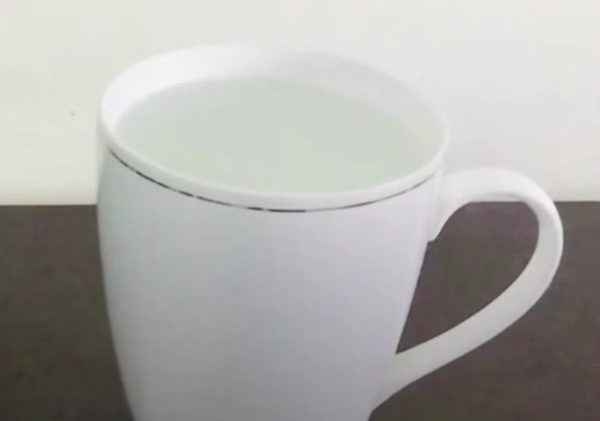 Почему учёные советуют пить горячую воду?