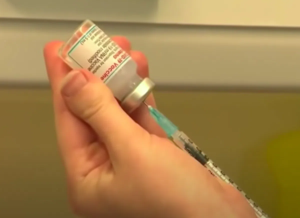 Испания опять сдвинет возрастной порог для вакцинации AstraZeneca