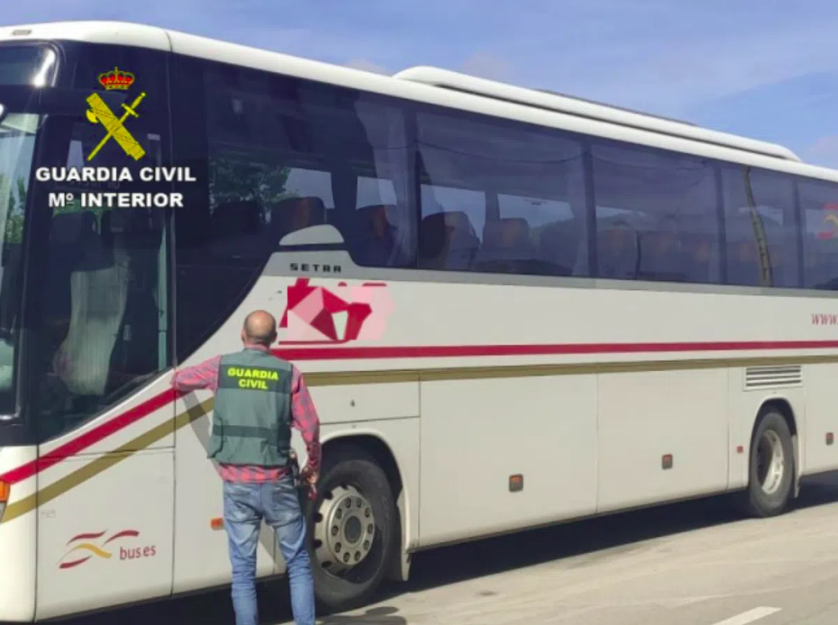 В Испании неизвестные угнали школьный автобус и поехали в публичный дом