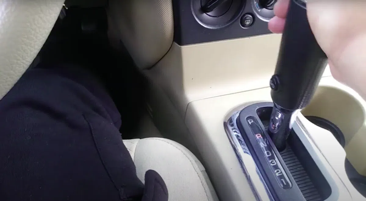 В Испании женщина задавила свою дочь, пытаясь припарковаться