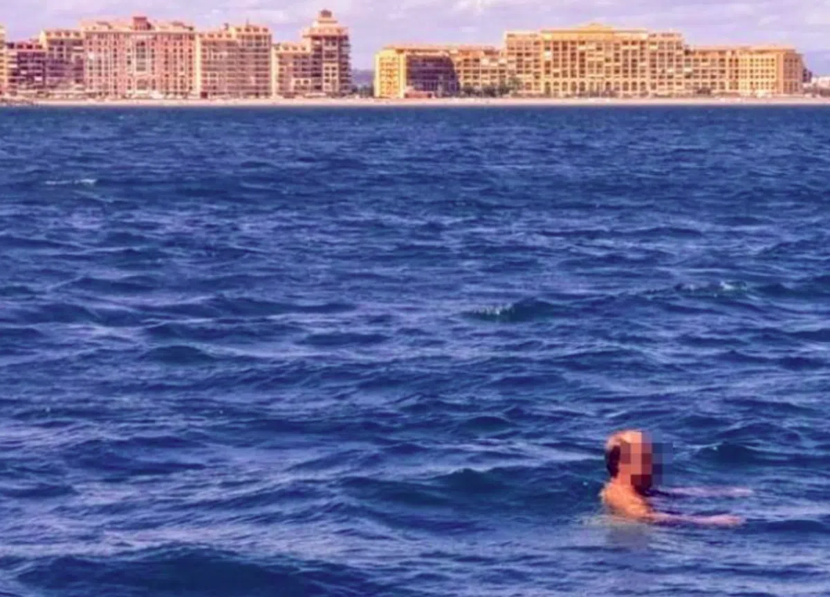Голый мужчина провёл в море 5 часов, скрываясь от полиции