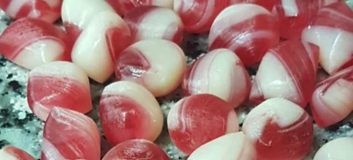 В Гранаде с успехом продают леденцы со вкусом хамона