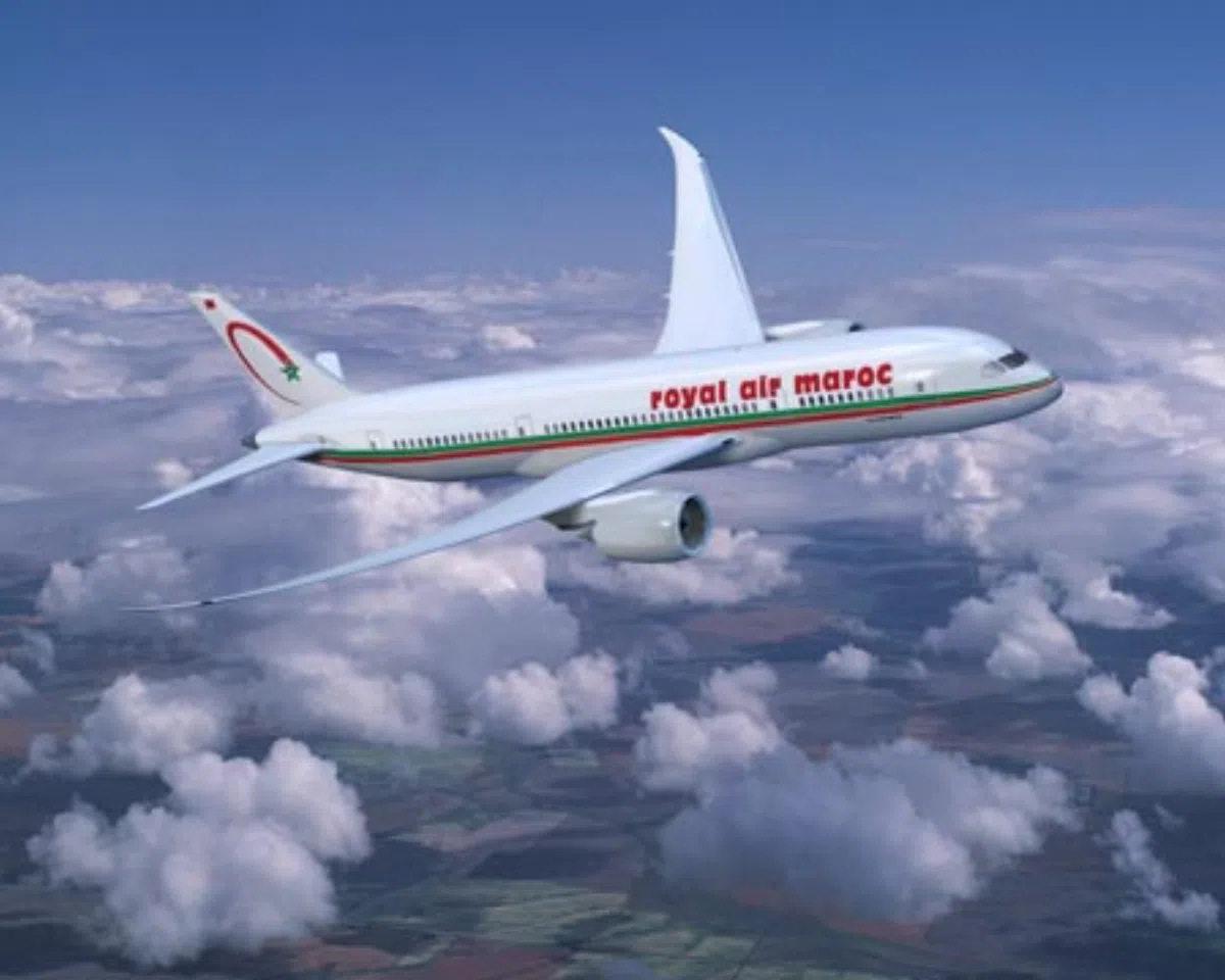 Пассажирка самолета Royal Air Maroc родила в небе над Барселоной