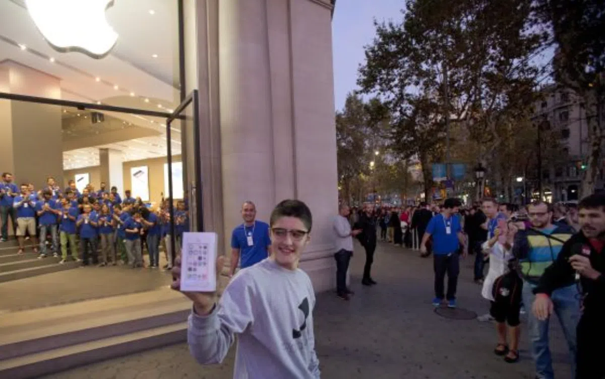 Новый iPhone вызвал традиционный ажиотаж в Испании