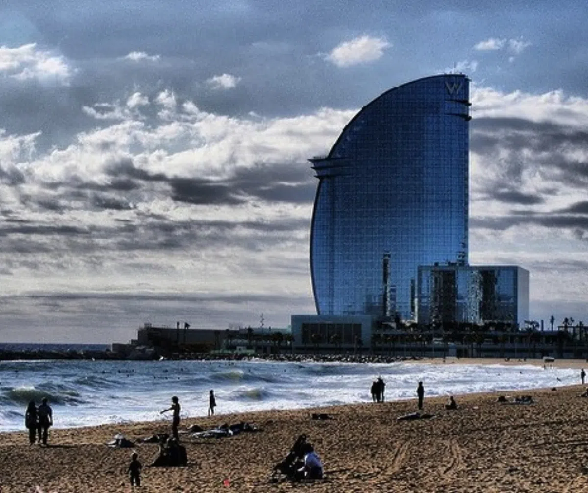Отель W Barcelona ищет 100 талантливых профессионалов