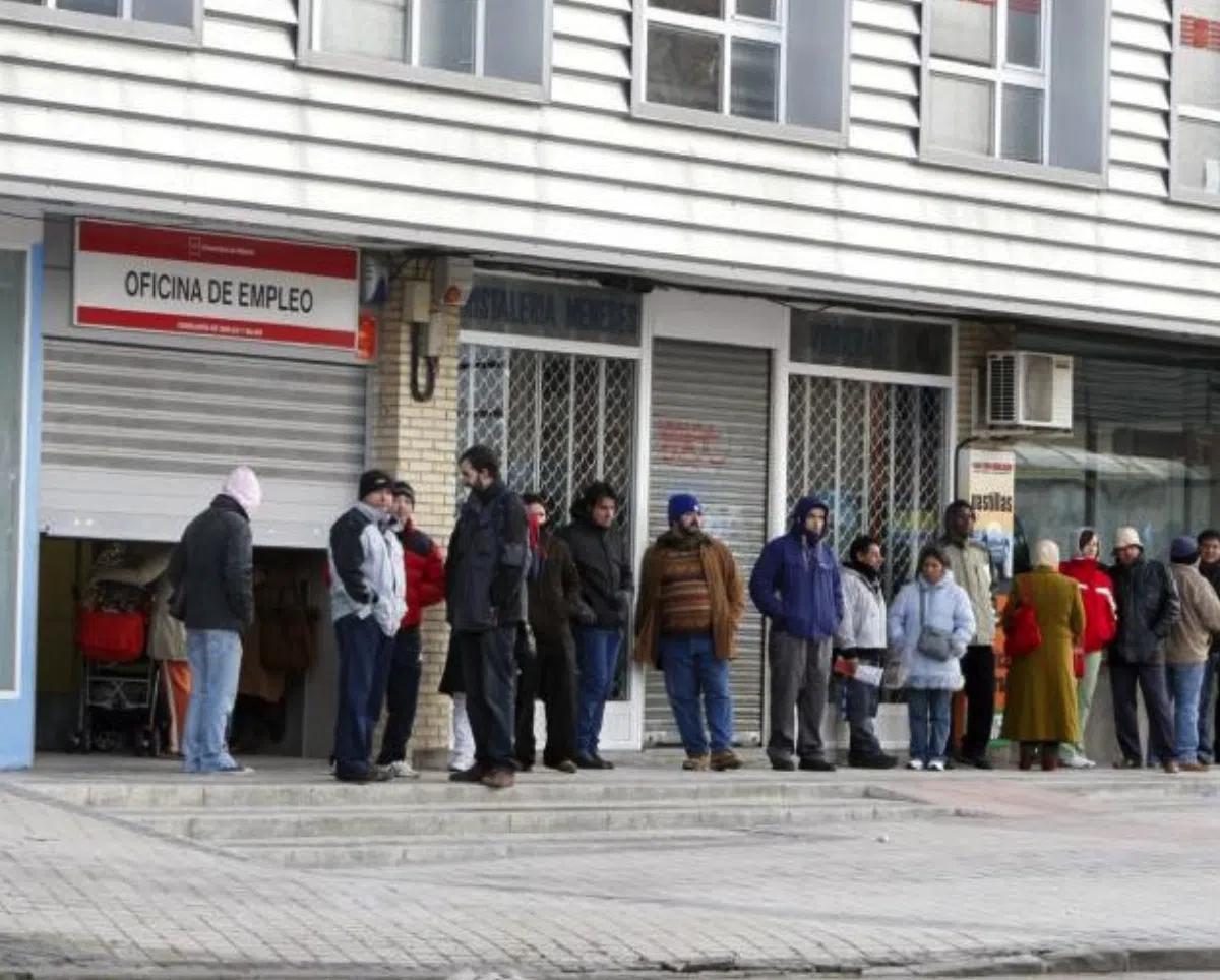 Февральская безработица в Испании снизилась впервые с 2007 года