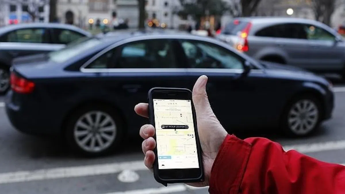 Испанские Uber и Cabify бесплатно будут возить пассажиров 26 сентября