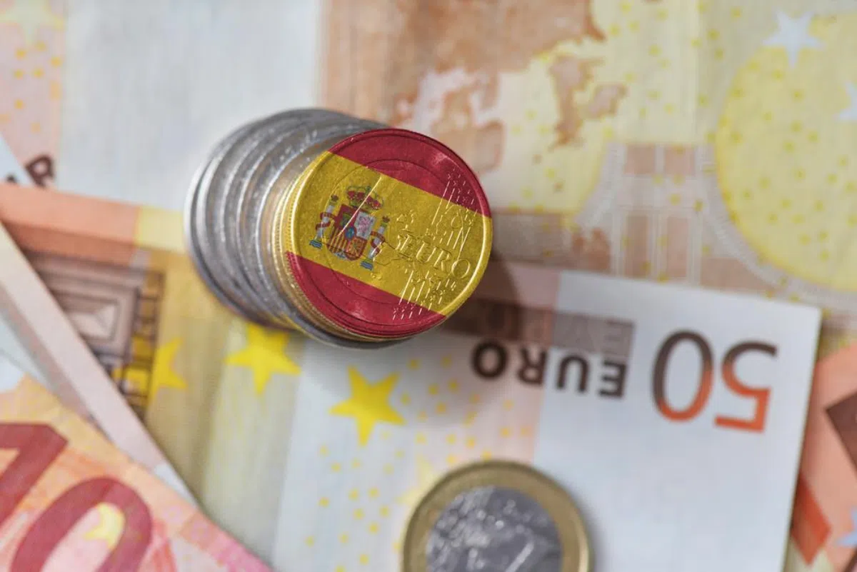 В Испании поднимут минимальную зарплату до 1050 евро