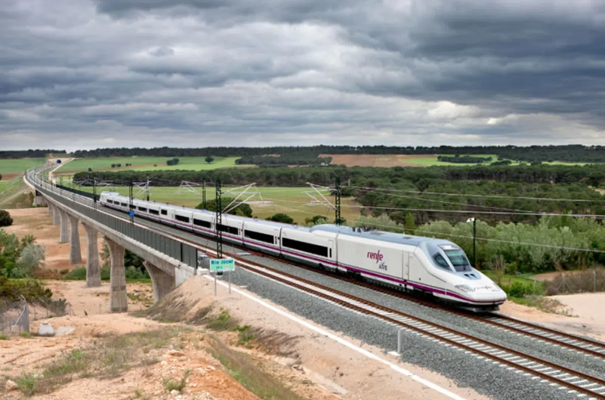 Renfe предлагает билеты на AVE Валенсия-Мадрид за 43 евро
