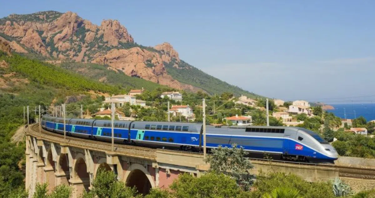 Акция от Renfe: билеты на скоростные поезда в Париж от 35 евро