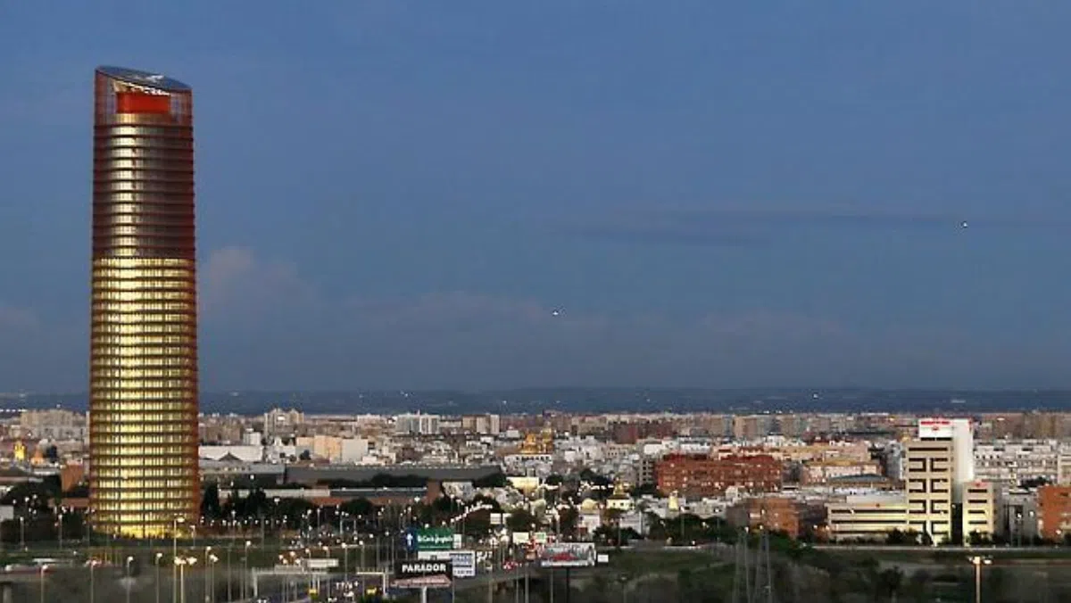 В небоскребе Torre Sevilla открылся отель
