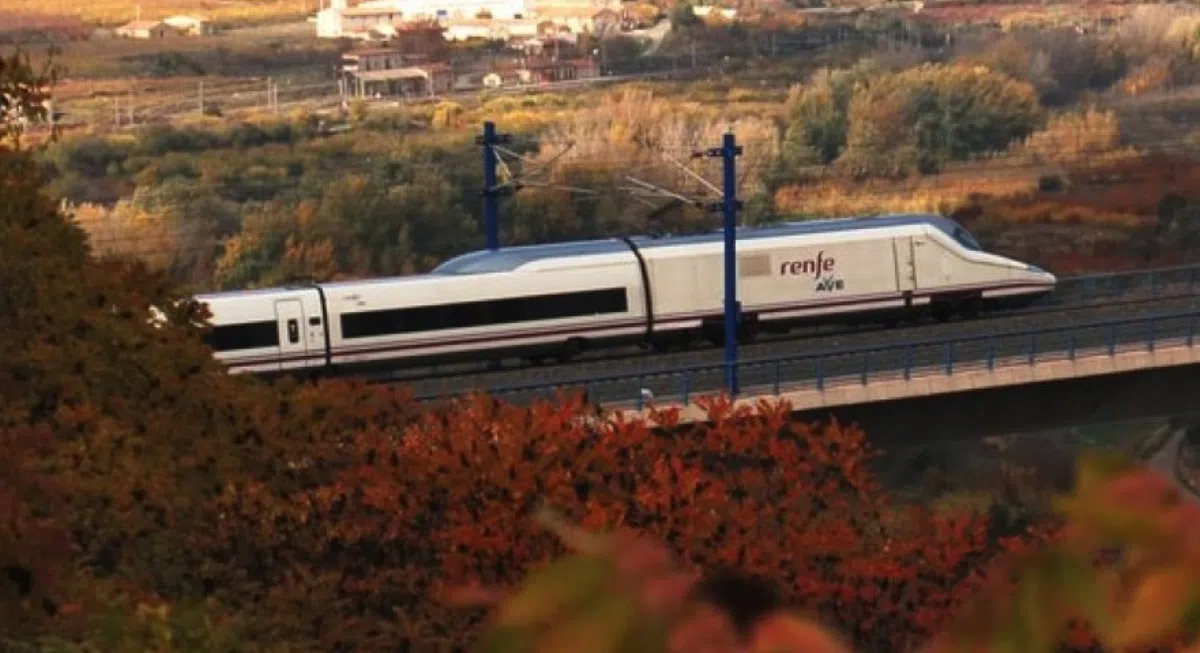 Renfe предлагает билеты на поезд AVE за полцены