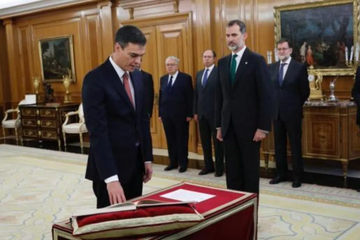 Санчес официально вступил в должность премьера Испании