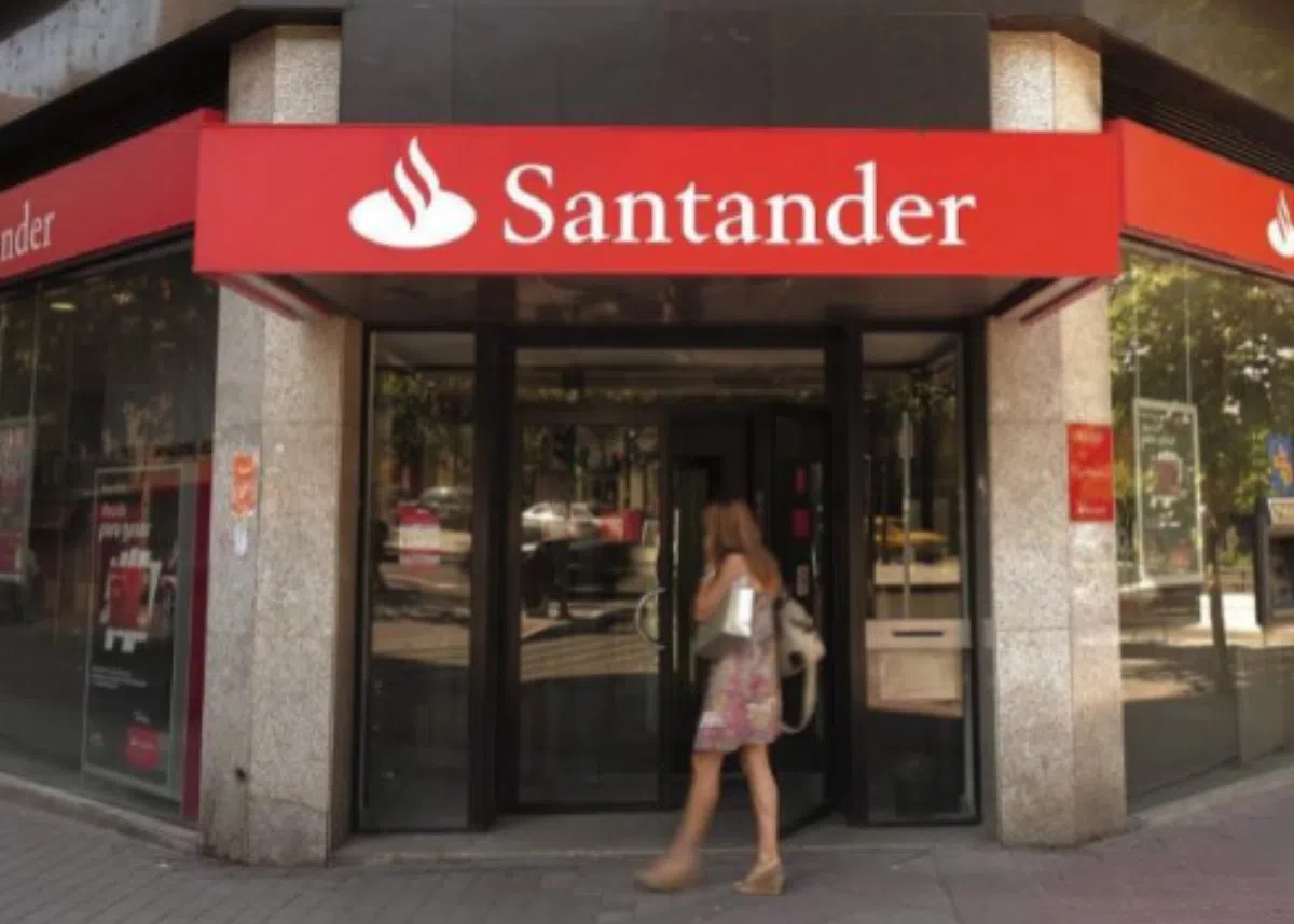 Банк Santander сокращает штат и закрывает 450 офисов в Испании