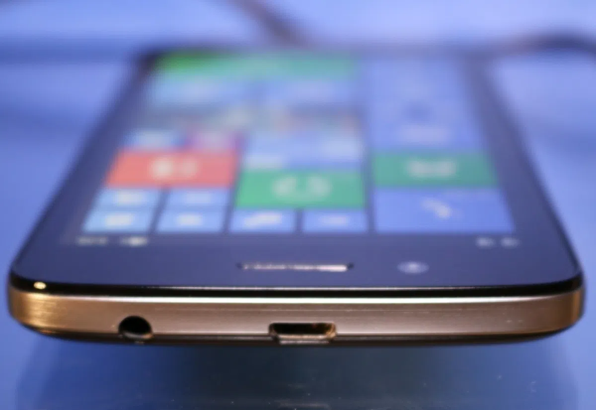 В сентябре в Испании появятся два новых смартфона на базе Windows Phone 8.1