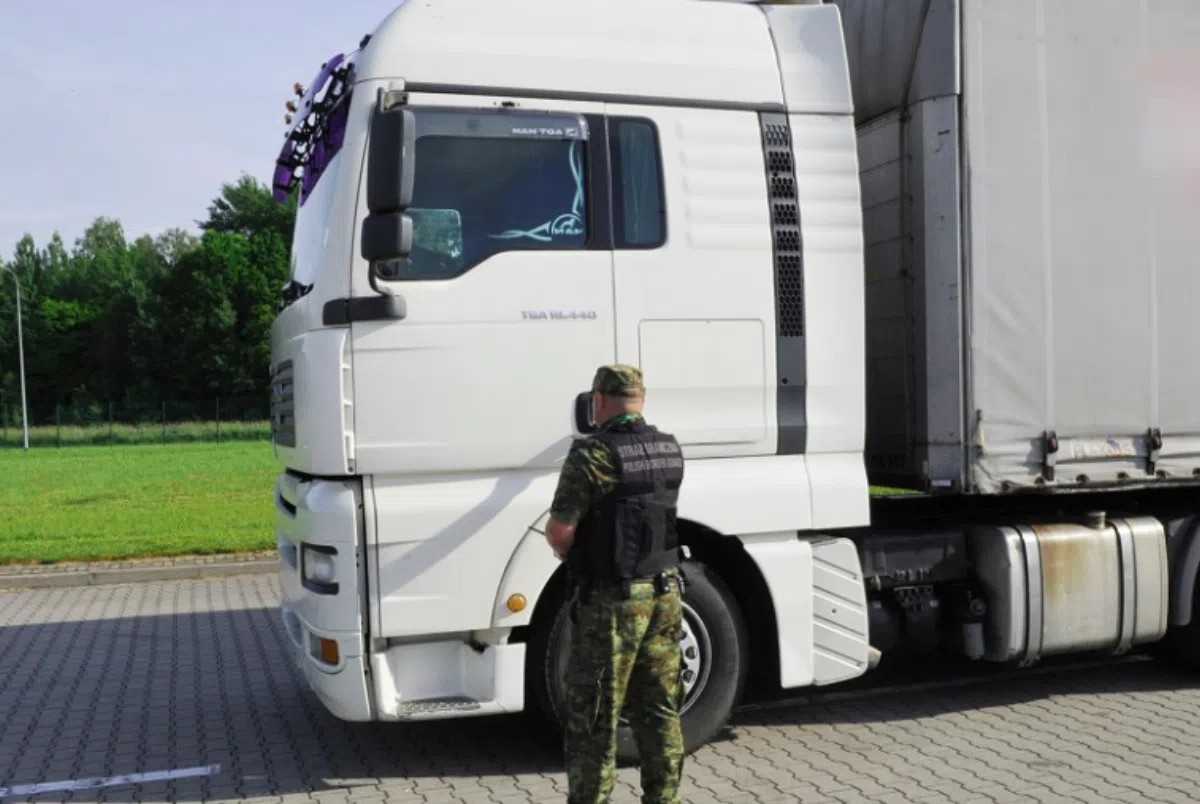 У российского дальнобойщика конфисковали угнанную в Испании фуру