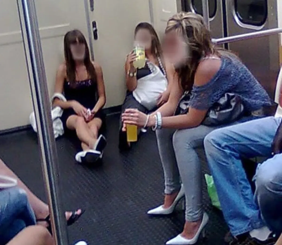 Метро Мадрида становится популярным местом для распития спиртного