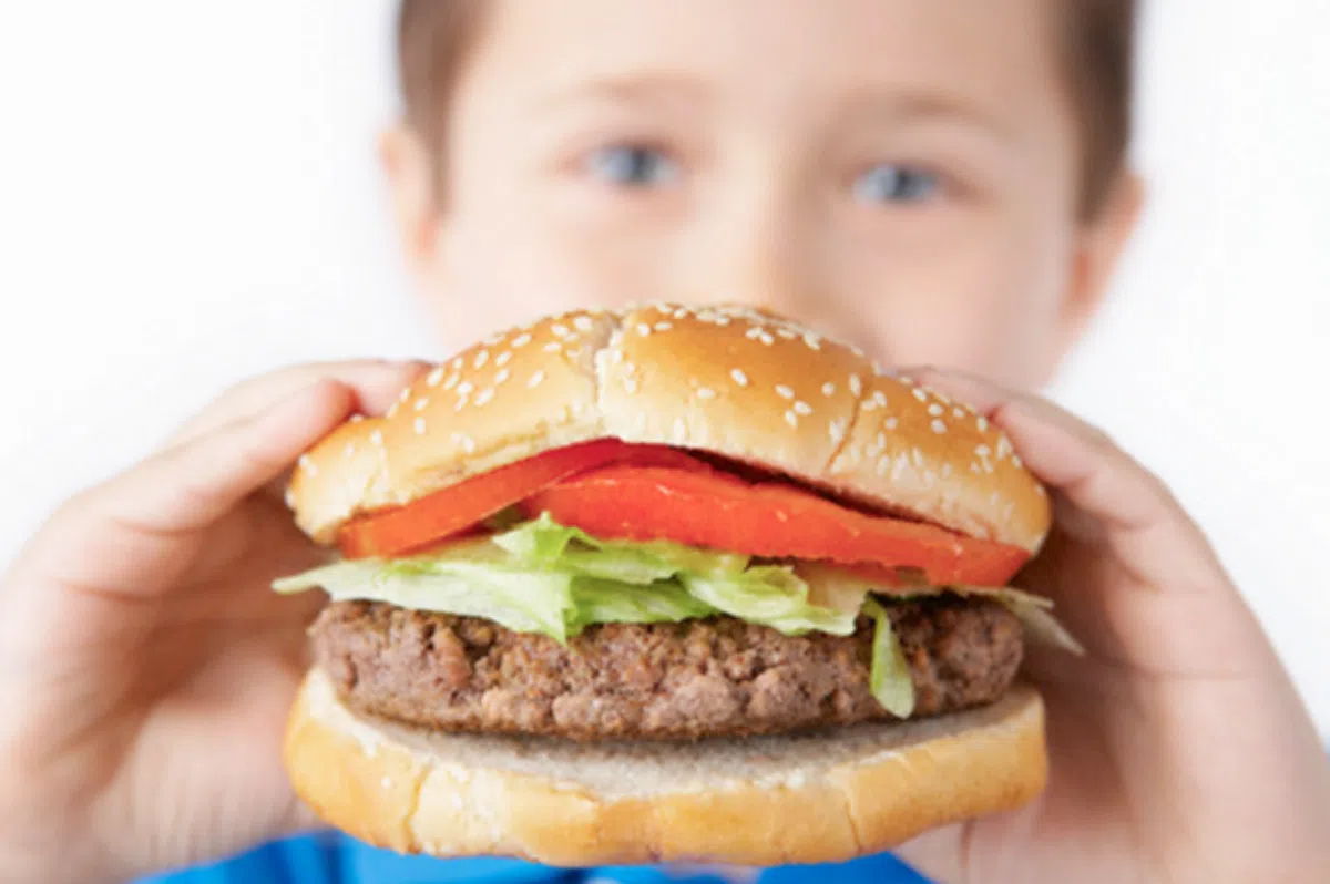 Испанская школа заказала в Burger King 300 гамбургеров для детей