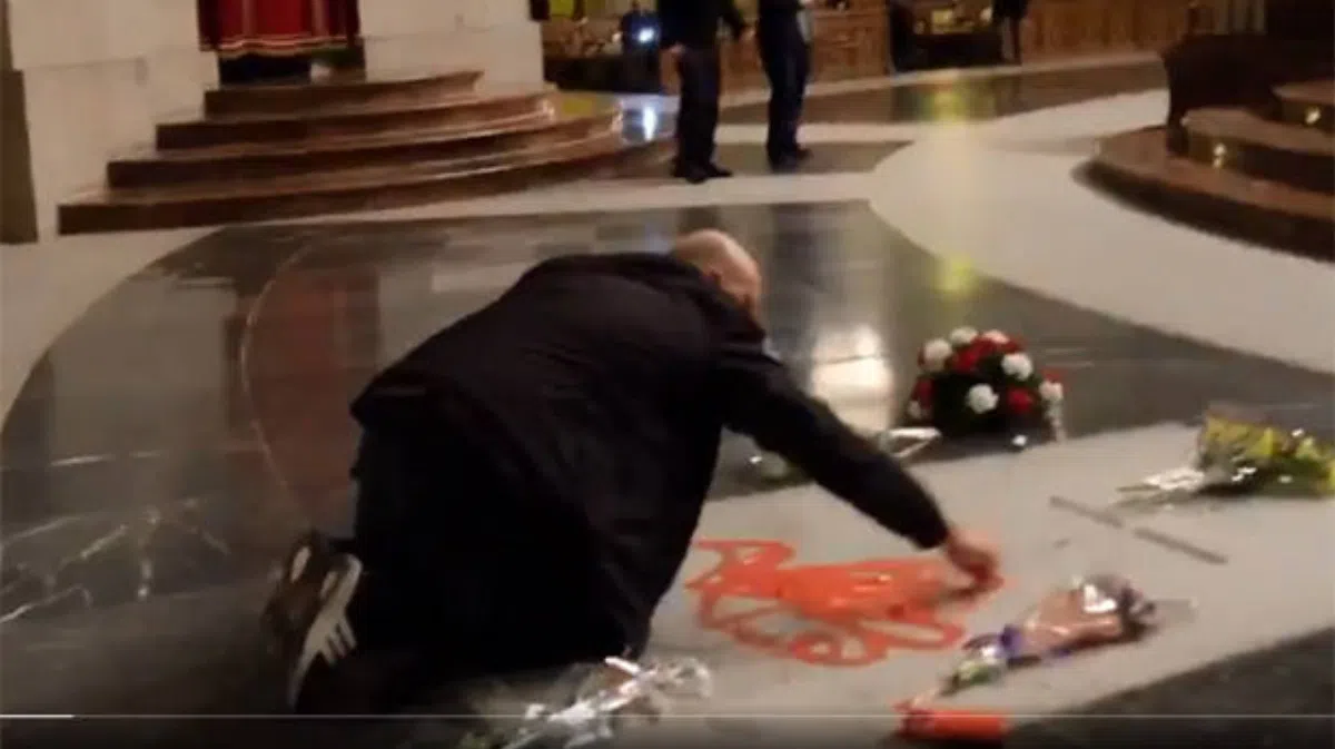Могилу Франко осквернили