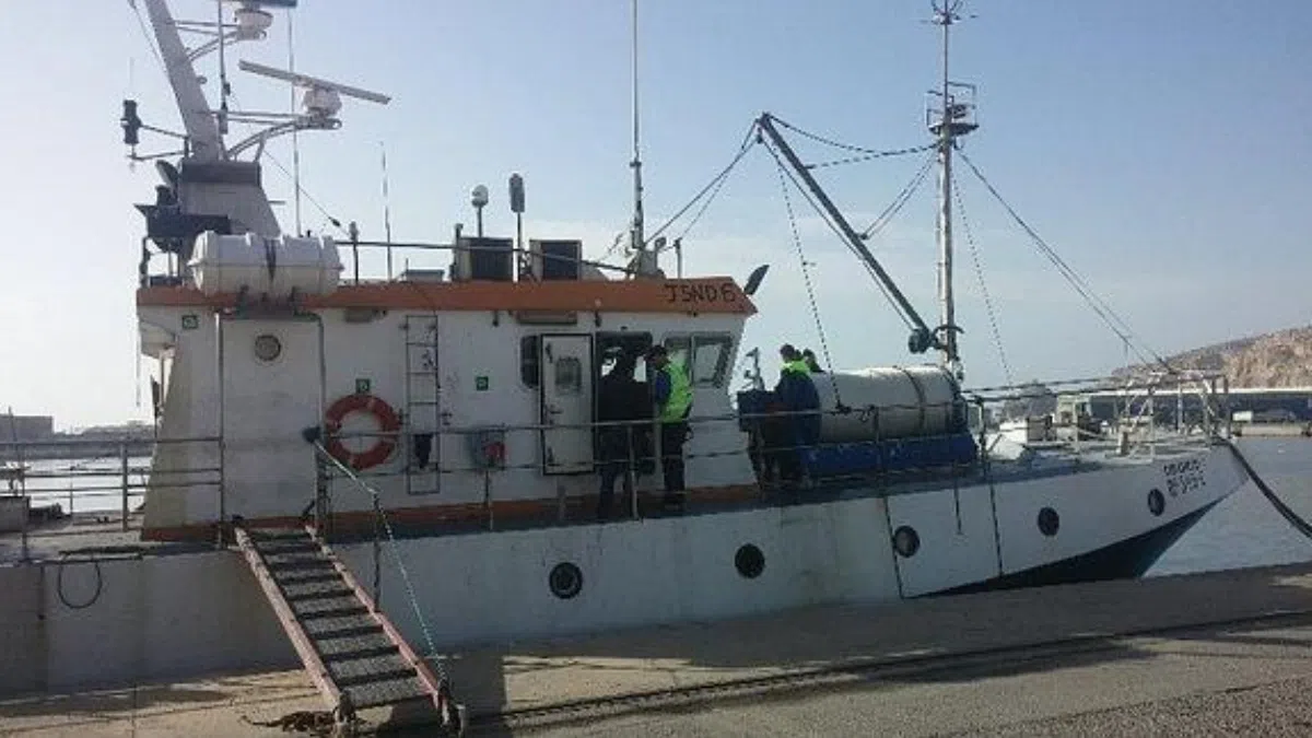 У берегов Альмерии перехвачено судно с 18 тоннами гашиша