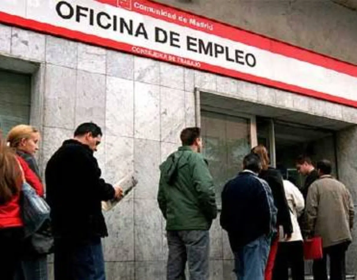 Безработица в Испании снизилась за год на 5,39%