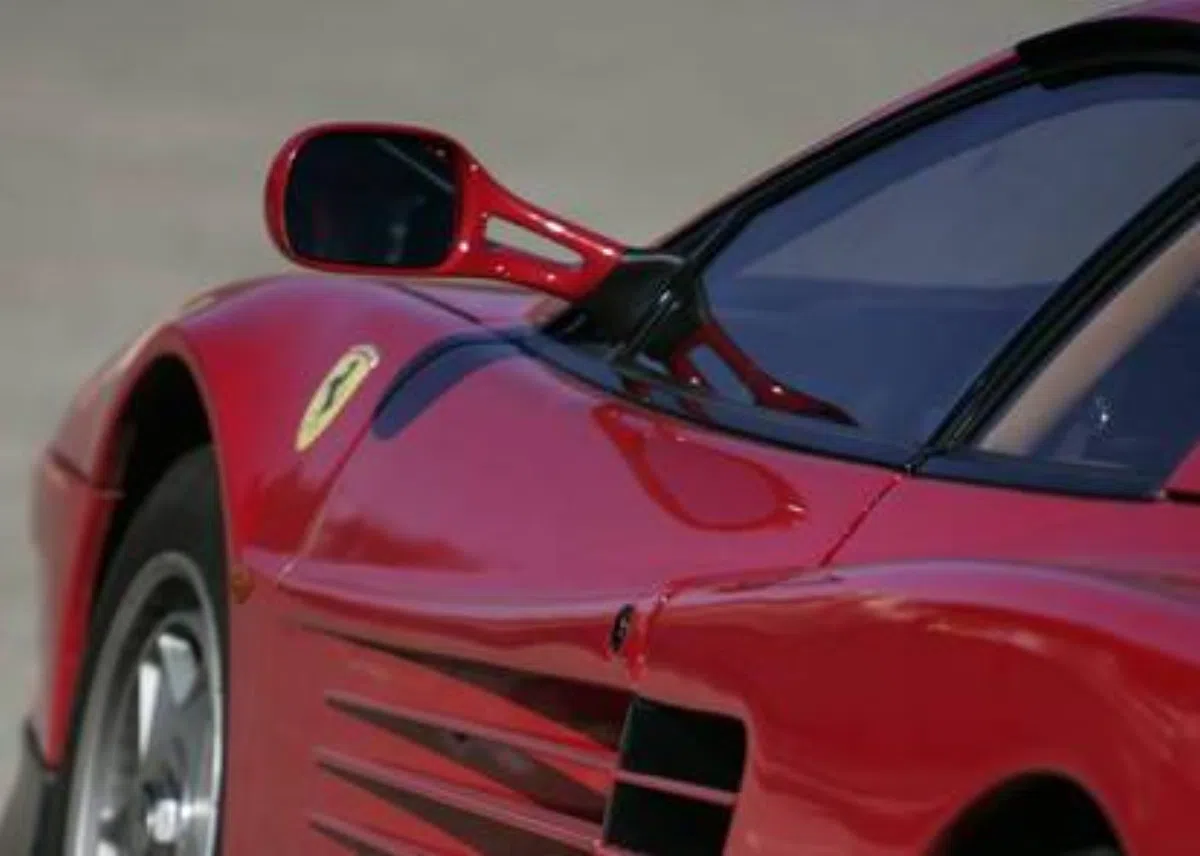 Власти Испании продают два Ferrari бывшего короля