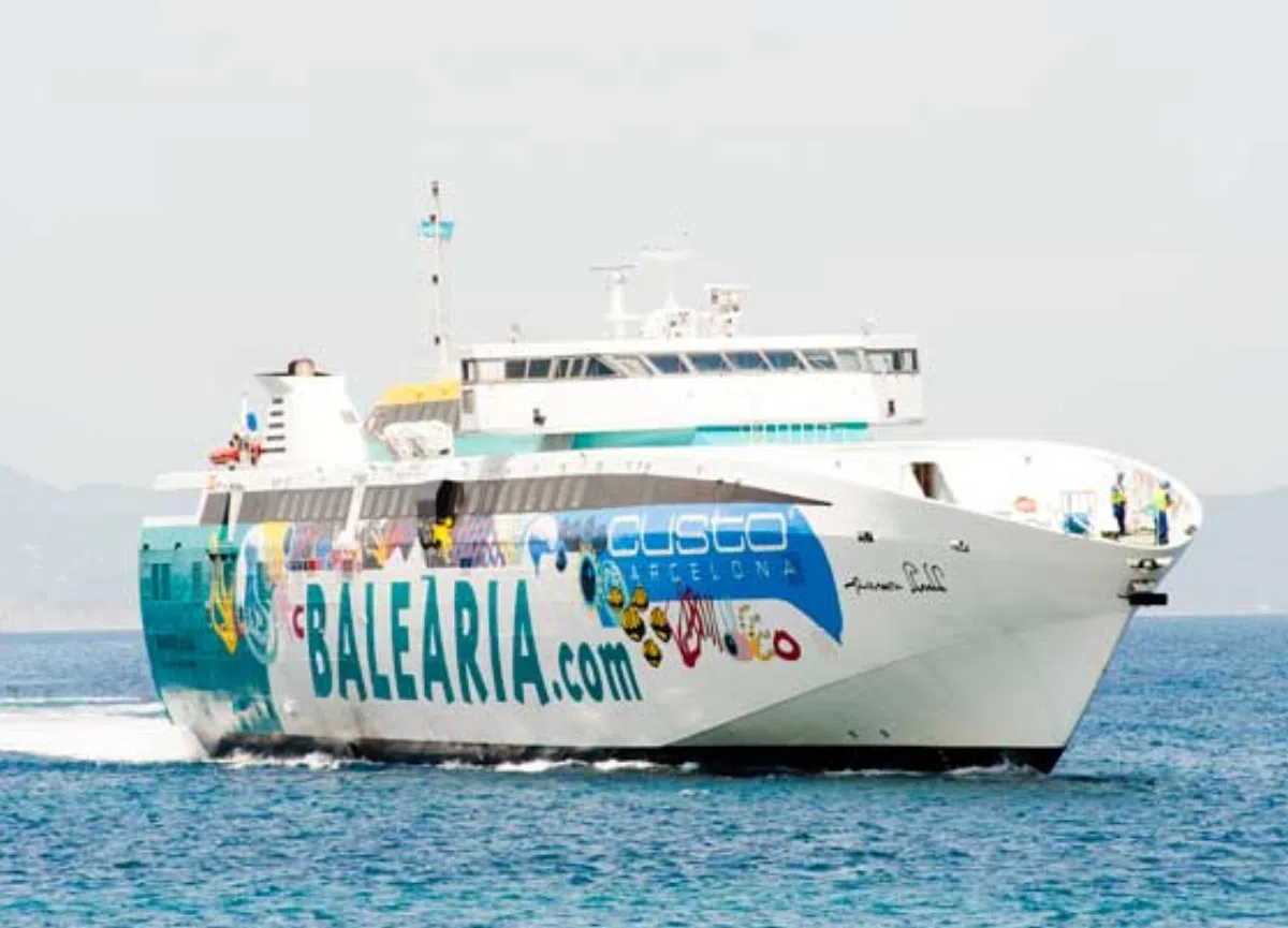 Паромы Balearia вновь свяжут материковую Испанию с Форментерой