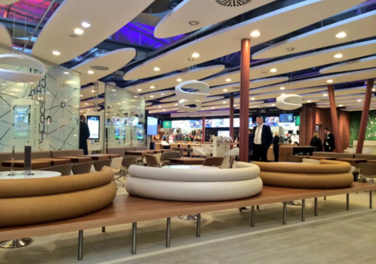 В немецких McDonald's появятся официанты и вегетарианская кухня