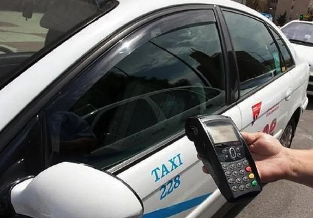 С 1 января всех таксистов Малаги обяжут принимать банковские карты