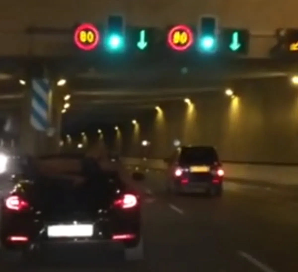 В Марбелье завели дело на русскую туристку, катавшую голого человека на капоте