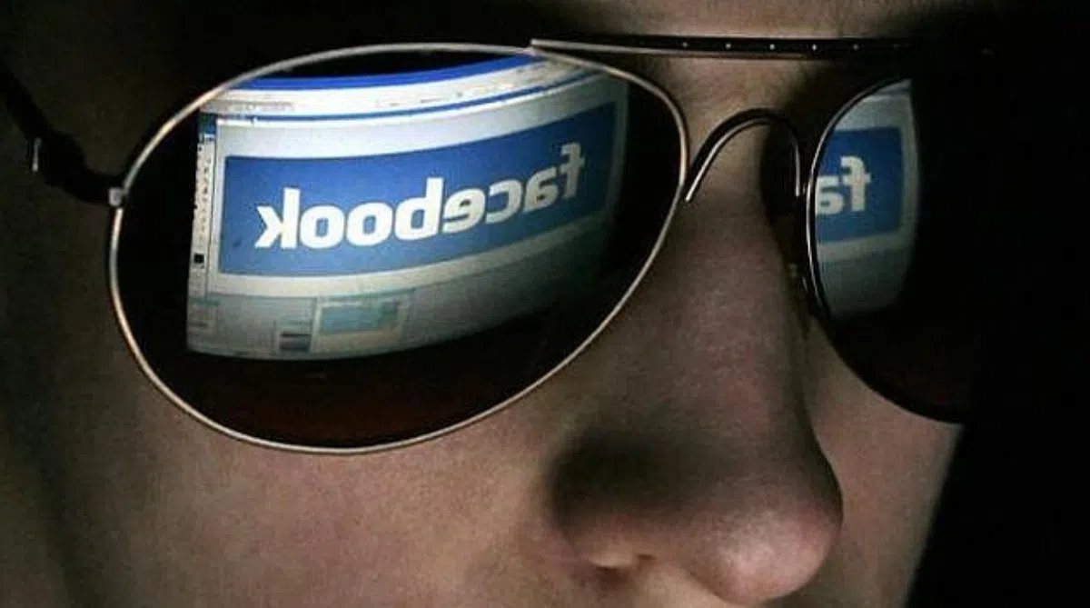 Facebook следит за политической активностью испанцев
