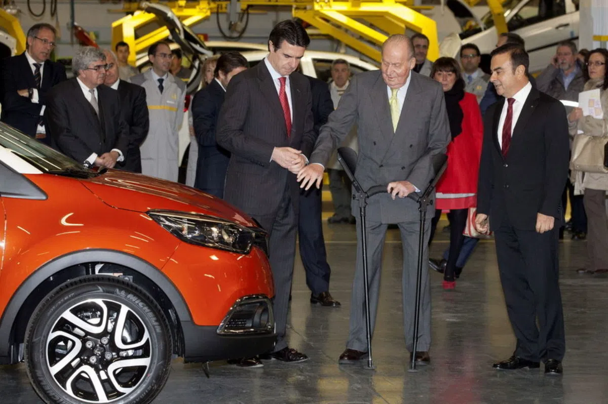 Король Испании посидел за рулем нового внедорожника Renault