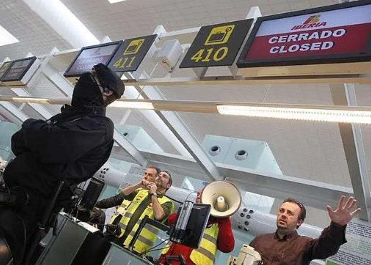 Сотрудники авиакомпании Iberia отменили забастовки