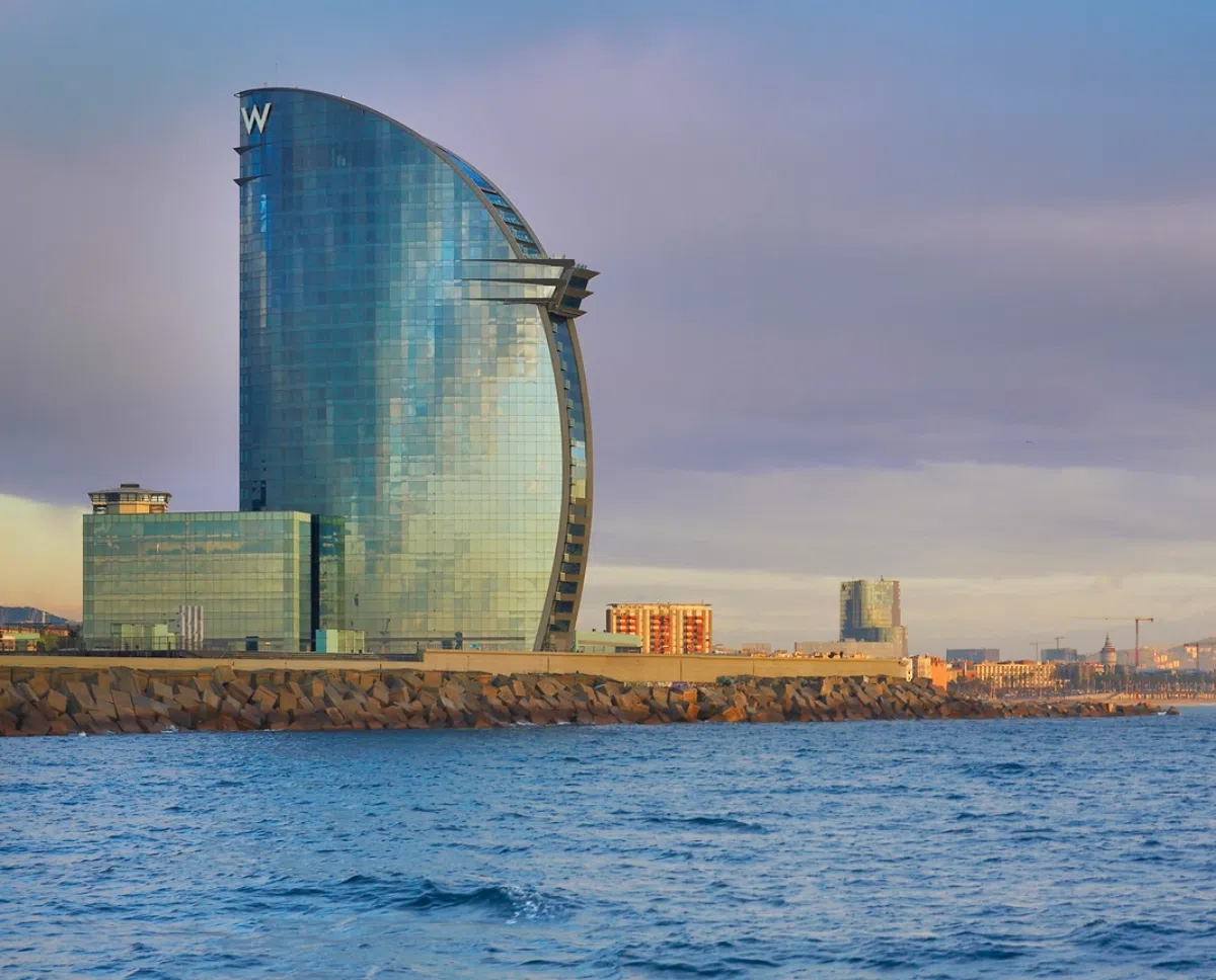 Катарская компания покупает отель W Barcelona