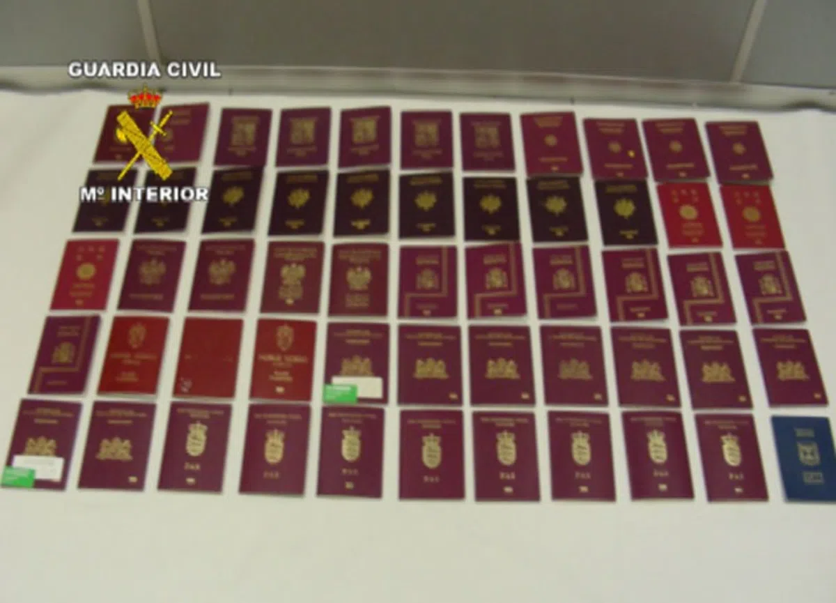 В Каталонии обезврежена группировка, поставлявшая "Аль-Каиде" фальшивые паспорта
