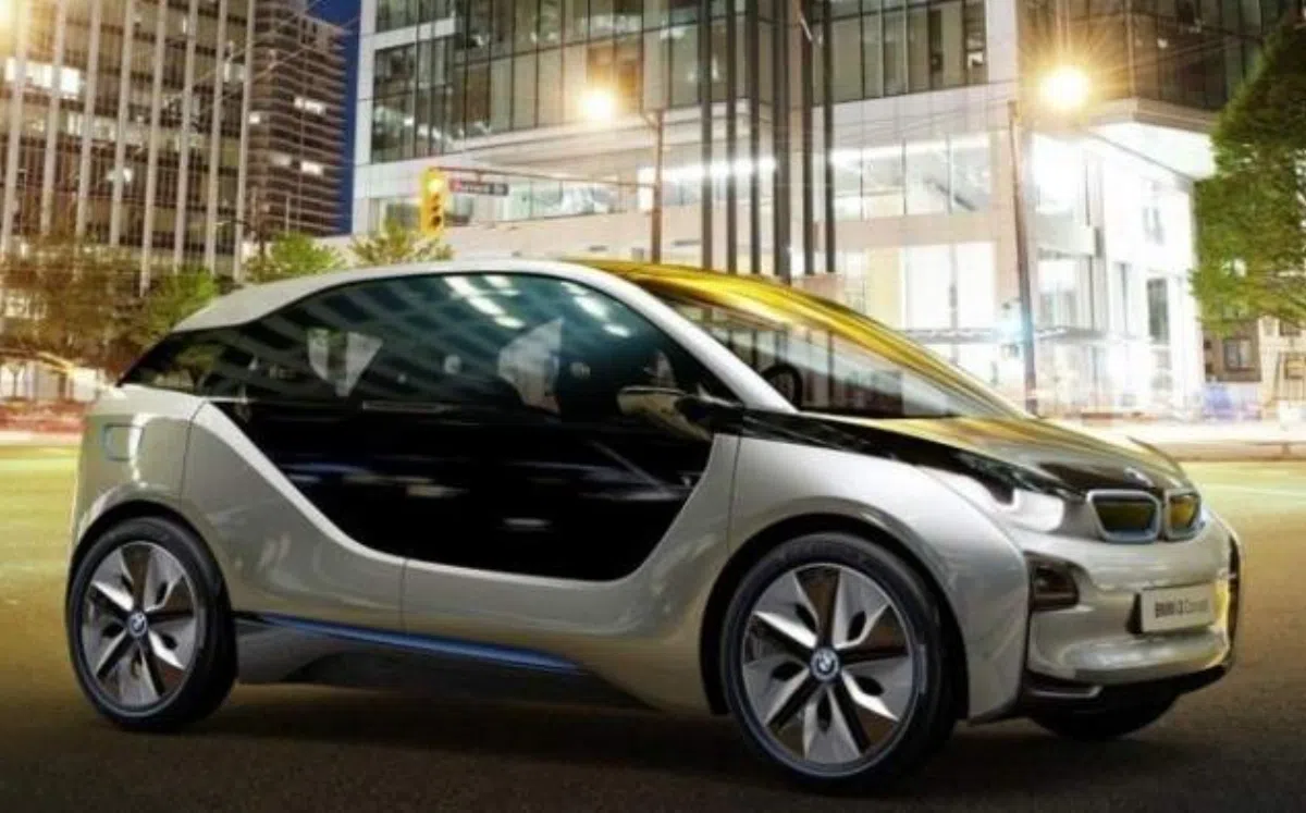 BMW представила в Испании концепты электромобиля и гибрида