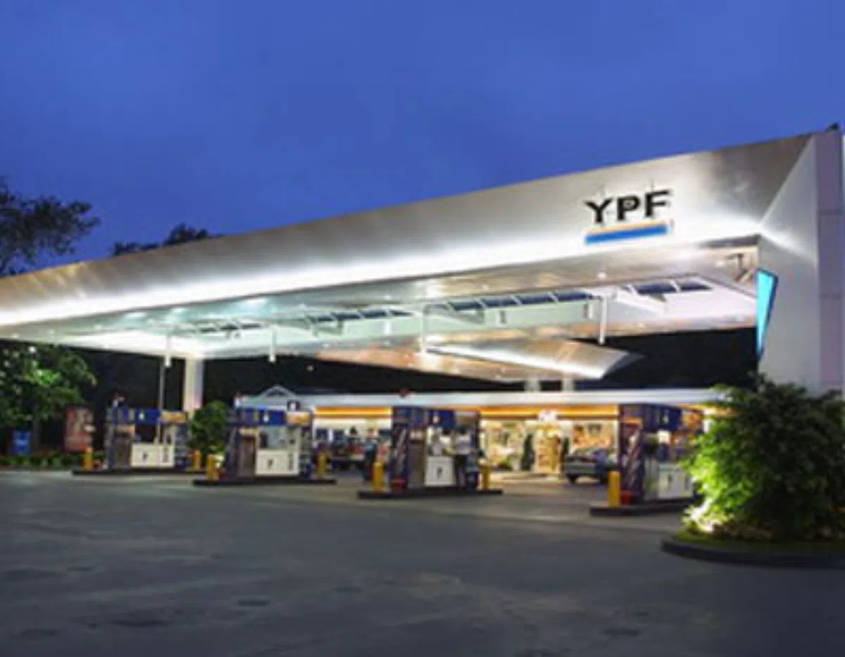 Сенат Аргентины одобрил национализацию YPF